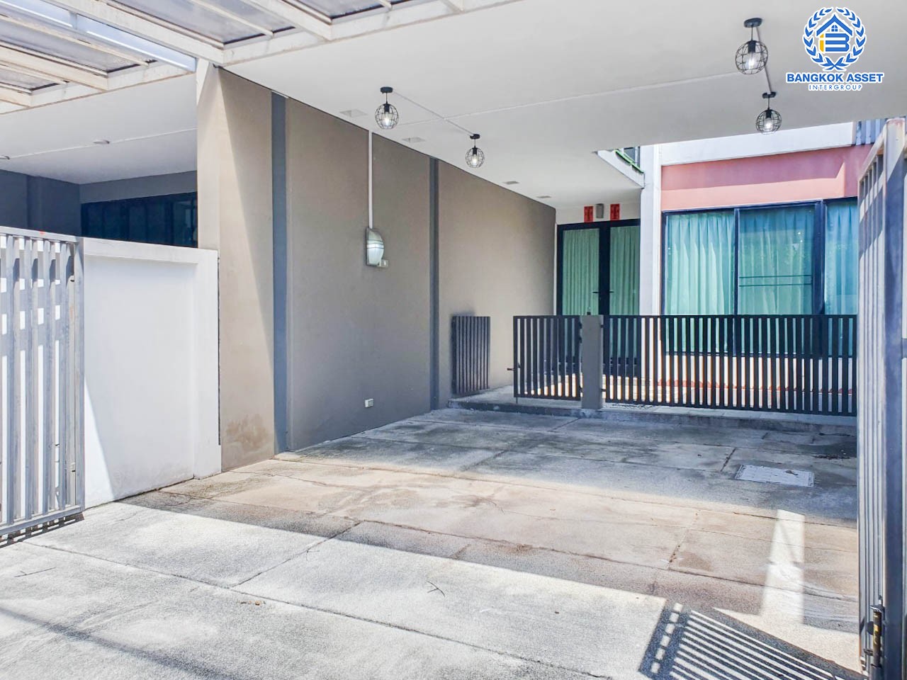 *****ทาวน์โฮมมือสอง 3 ชั้น ม.แกรนด์ ไอ-ดีไซน์ วิภาวดี หน้าบ้านกว้างถึง 6.5 เมตร บนเนื้อที่มากถึง 29.2 ตร.ว. ฟังก์ชันจัดเต็ม 3 ห้องนอน 3 ห้องน้ำ 2 ที่จอดรถ พร้อมอยู่ แถมฟรี! เครื่องปรับอากาศ 4 เครื่อง เครื่องดูดควัน 1 เครื่อง ทำเลดี เชื่อมต่อถนนวิภาวดี และถนนพหลโยธิน